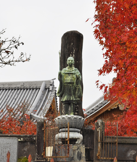 Nichigen Shonin statue