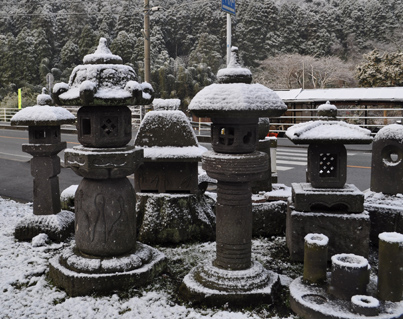 Yame Stone Lanterns