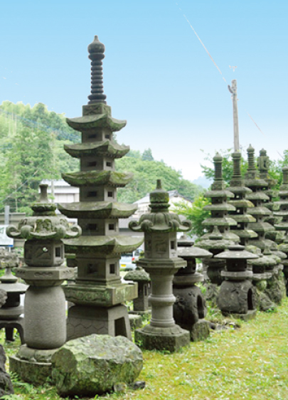 Yame Stone Lanterns