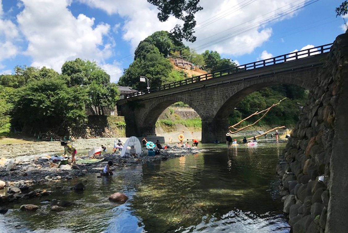 Hotaru-to-Ishibashi-no-Yakata (Firefly and Stone Bridge Hall) and Stone Bridge